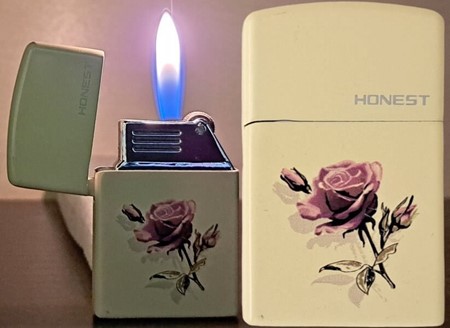 Elegant billig gas lighter med roser. Romantisk design til hende