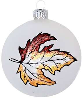 Specielle julekugler. Frostet glas mat julekugle med ahornblad. Ø 8 cm