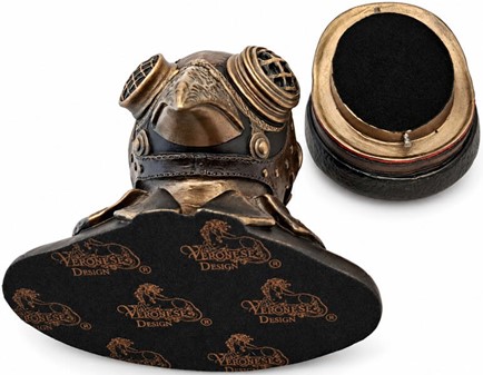 DEKORATION TIL STUEN. Impossant figur af Pestlægen i Steampunk stil