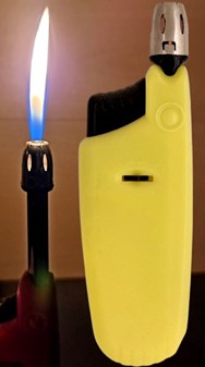 STEARINLYS LIGHTER. Lighter med udtrækkelig brænder og classic flamme