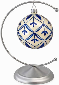 Glas juletræskugle i porcelænhvid med et blåt mønster. Ø 8 cm. 6 stk