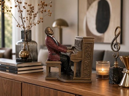 Jazzpianist ved klaveret figur – Den perfekte gave til musikeren