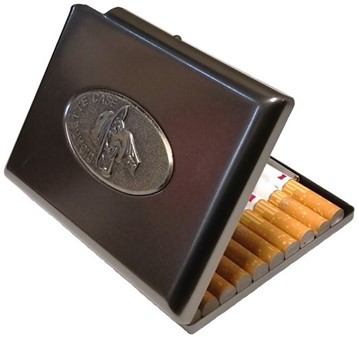 BILLIGE GAVER. Metal cigaretetuier til 20 cigaretter med lighter