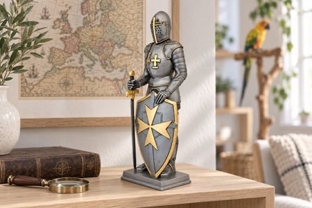 PYNTETING TIL HJEMMET. Pansrede korsfarer figur til bolig dekoration