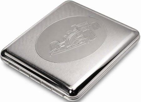 Praktisk tyske metal cigaret etui med et indgraveret F1 racerbil motiv