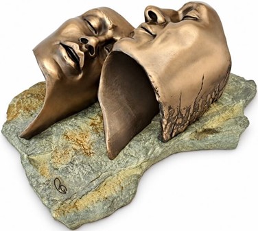 Evig kærlighed i sten – Skulptur Der Forbinder Sjæle På Væggen