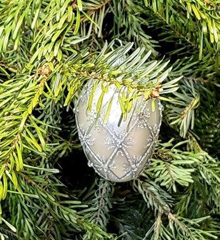 Udsøgte Fabergé-stil glasægpynt. ægformede julekugle i sølv. H 9 cm