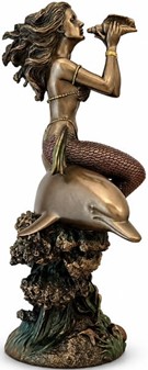 Havets Melodi. Fortryllende Figur - Mytologisk havfrue på Delfin