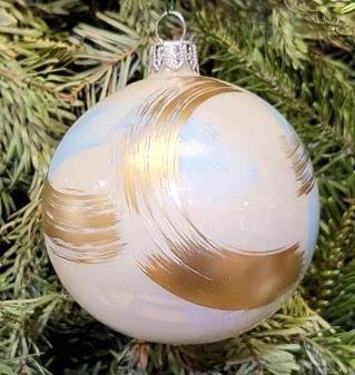 Julekugler i hvid emalje med blå, guld og sølv striber. Ø 8 cm, 6 stk
