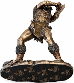 Viking figur. Bronzefigur af mægtige kriger, der svinger sin økse