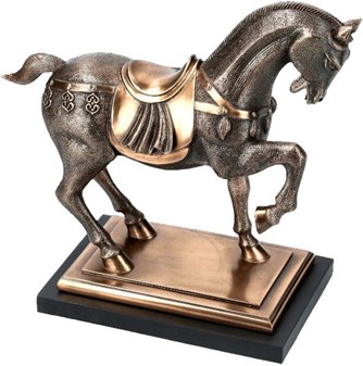 FØDSELSDAGSGAVE. Figur af dekorativ hest på sokkel, gave til rytteren
