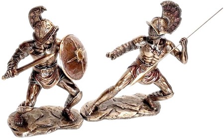 GLADIATOR FIGUR. en slave i kamp med spyd i arenaen det gamle Rom