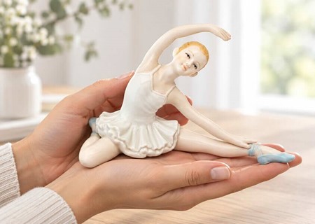 PORCELÆNSFIGUR. Flot porcelæn figur af ballerina. Gave til danserinde