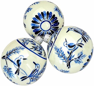 Unikke håndmalede julekugler i porcelæns-look med blå fugle. 8cm, 6stk