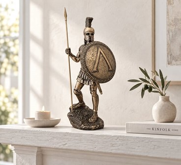 GODE IDEER TIL INDRETNING. Bronze figur af spartanske kriger med spyd