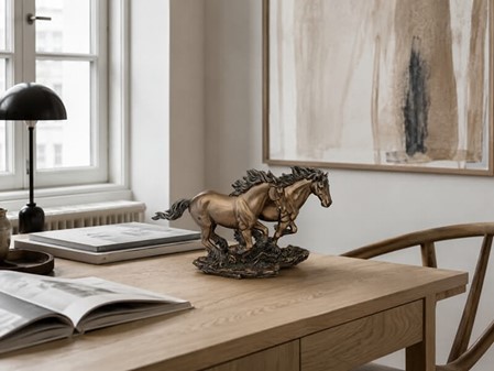 HESTESKULPTURER. Stor figur af galoperende heste. Gave til hesteejer
