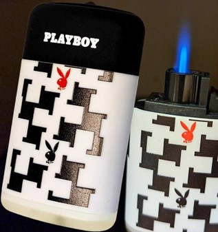 BILLIGE GAVER TIL HENDE. Billig lighter med blå flamme og Playboy-logo