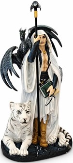 DEKORATION TIL STUEN. Polyresin figur af Troldmand med hvid tiger