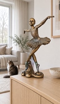 BALLERINA FIGUR. Billig dekoration til hjemmet i form smuk bronzefigur
