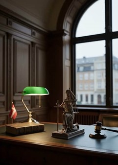 Eksklusiv Justitia figur. Perfekt gave til jurister og nyuddannet