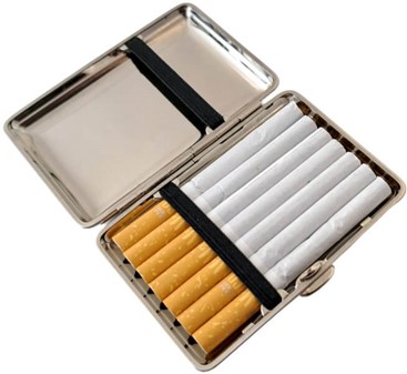 Lille metal cigaretetui med en indgraveret Harley Davidson motorcykel