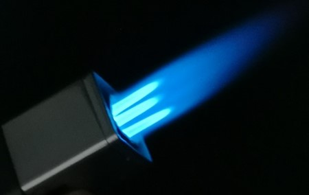 DEN PERFEKTE GAVE. Enestående tre brændere stormlighter til rygere