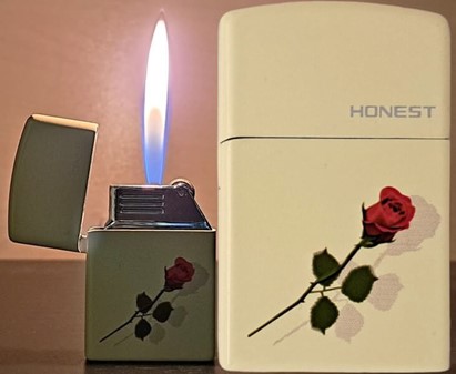 Rose Lighter til Gave. Genopfyldelig Gas og Klassisk Flint