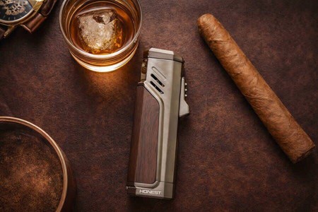 Eksklusiv Cigar Lighter. Tre Jet Flammer - Perfekt Gaveidé i Mahogni