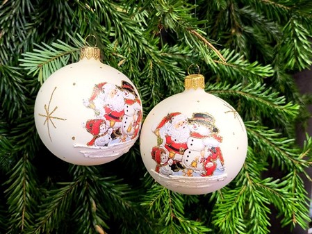 Glas julekugler fra Polen i hvid med flot julemotiv. Ø 8 cm, 6 stk