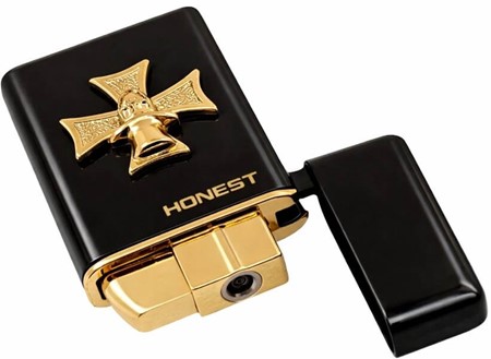 Sort Turbolighter med guldkors og kranium. Kvalitets gas lighter