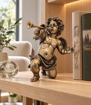 FIGURER PYNT. Smuk, dekorativ bronze figur af engel med trompet