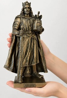 GAVER TIL MÆND. Flot dekorativ bronze figur af Kong Arthur