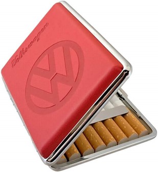 Unikt VW cigaretetui i rød læderlook. Praktisk og elegant gaveidé