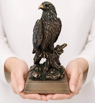 Majestætisk Ørnefigur i Bronze. Eksklusiv fuglefigur til skrivebord