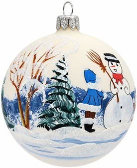 Julekugle glas i hvid mat og et vinterlandskab med en snemand. Ø 10 cm