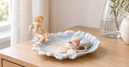 JULEBORD DEKORATION. Elegant porcelæn tallerken med englemotiv