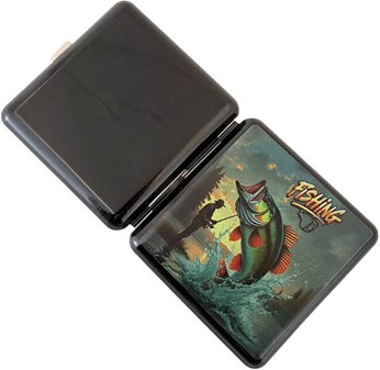 Cigaret etui Metal til Fisker. Gaveidé med detaljeret fiskerimotiv