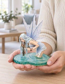 Eventyrlig Dekoration og Nøglen til Magi. Elegant Fe-Prinsesse Figur