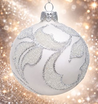 Polske hvide julekugler dekoreret med blade i sølvglitter. 8 cm/6 stk