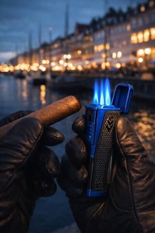 Sort blå cigar lighter. Stormlighter med kraftig firedobbelt flamme