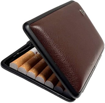 UNIK GAVE TIL FAR. Lille cigaretetui okselæder, brun til 14 cigaretter