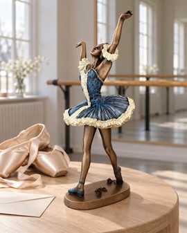 SMÅ GAVER TIL PIGE. Smuk og billig bronzefigur af ballerina i dans