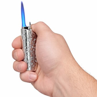 KVALITETS LIGHTER. Elegant lighter i sølv med "Good Luck"
