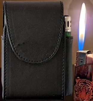 KØB CIGARETETUI. Læder etui til cigaretpakker + en lighter, kun 129 kr