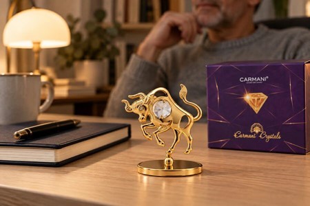 STJERNETEGN FIGUR TYR. Forgyldt og indlagt Swarovski Krystaller