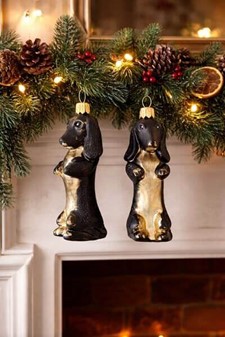 En gravhund på et juletræ? Hvorfor ikke. Glasbrun gravhund fra Polen
