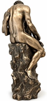 ROMANTISKE GAVER. Smuk figur af et nøgent par i et lidenskabeligt kys