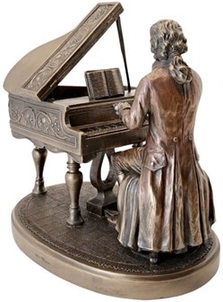 STUE INDRETNING. Unik og realistisk skulptur af Mozart ved klaveret