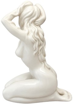 ROMANTISKE GAVER. Hvide porcelænsfigur af en nøgen kvinde