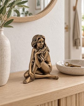 Romantisk bronzefigur. Sensuel kvindeakt i kunstnerisk lille form